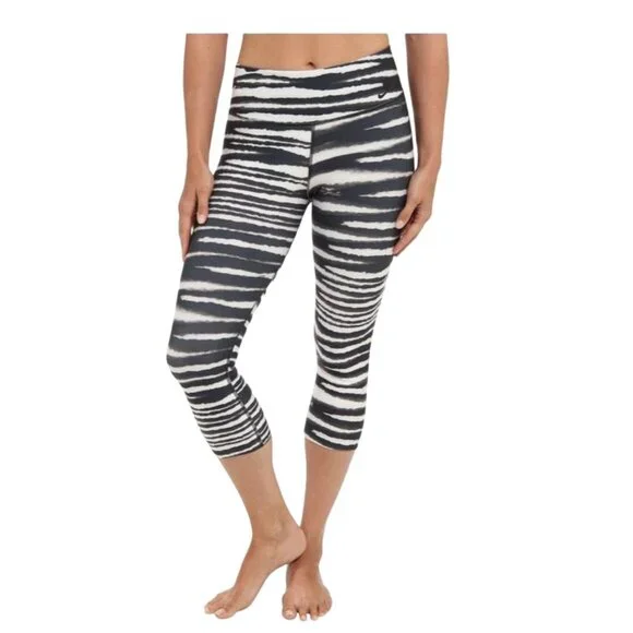 Nike One Legend Stripe Capri Leggings Black White Zebra Women's Medium - Picture 1 of 11